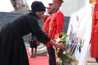 WINDHOEK, 04 February 2025- Former First Lady Monica Geingos lays a wreath in remembrance of the late President Hage Geingob. (Photo by: Linea Dishena) NAMPA 