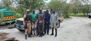 ONANKE , 28 February 2025 - Twelve-year-old Salom Samuel Shangula survived five days in the Etosha National Park by drinking rainwater and sleeping beneath the trees. He is pictured here with MEFT and NamPol officials. (Photo: Contributed)