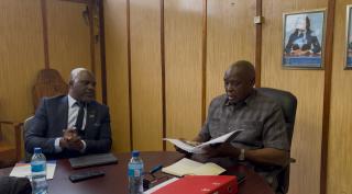 RUNDU, 08 August 2025- Minister of Urban and Rural Development James Sankwasa during a meeting with officials from the Rundu Town Council. (Photo by: Sawi Hausiku) NAMPA