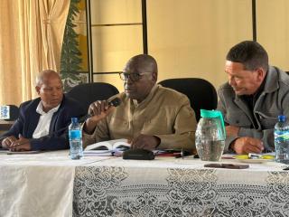 MARIENTAL, 15 August 2025 (NAMPA)- The Minister of Urban and Rural Development James Sankwasa held a meeting with the Witbooi Royal family to solve the dispute in the royal family caused by the ongoing battle between two candidates Hendrik Ismael Witbooi and Solamon Witbooi on Friday in Gibeon.
(Photo:Charmaine Boois) NAMPA 