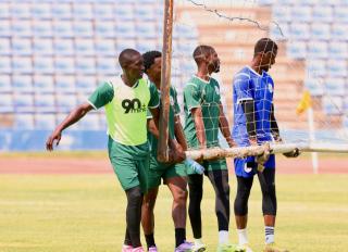 FRANCISTOWN, 06 September 2025 – KK Palace Football Club’s attacking midfielder, Tuhafeni Elias Hambongo (right), pictured during the Brave Warriors training session at the Obed Itani Chilume stadium in Francistown, Botswana. (Photo by: Hesron Kapanga) NAMPA