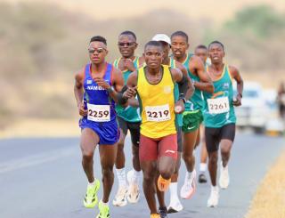 KARIBIB, 20 Sepetember 2025 - Long-distance runners representing the Namibian Police Force (NamPol) and Namibia Correctional Service, Matias Simon (in blue) and Simon Paulus (in yellow) while in action during the 11th edition of the QKR Namibia Navachab half-marathon in Karibib. (Photo by: Hesron Kapanga) NAMPA
