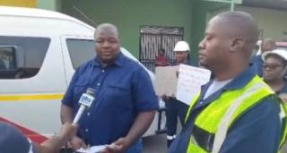 KATIMA MULILO, 25 September 2025 - Katima Mulilo NORED office manager, Slyvester Chaka receives a petition from Francis Silumbu on Thursday morning.

(Photo: Michael Mutonga Liswaniso) NAMPA

