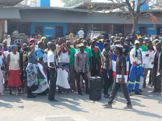 KATIMA MULILO, 25 September 2025 – Members and sympathizers of the United Democratic Party (UDP) staged a peaceful demonstration at Katima Mulilo on Thursday morning. The members gathered at the Katima Mulilo open market as early as 07h00 and marched to the Zambezi Regional Council office where they handed over their petition to Regional Governor Dorothy Kabula. 

(Photo: Michael Mutonga Liswaniso) NAMPA
