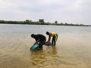 NKURENKURU, 29 October 2025 - Local residents doing their laundry and fetching water from the river. (Photo by: Lylie Joel)
NAMPA