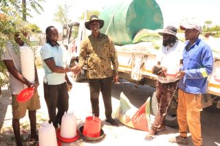 OSHAKATI, 18 November 2025 - Oshana Governor Hofni Iipinge hands over chicken feed and equipment to young farmer Simon Onesmus at his poultry project in Oshakati. (Photo by: Ester Hakaala) NAMPA