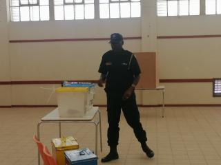 OTJIWARONGO - An Namibian Police officer on duty at the Otjiwarongo Constituency's Swanevelder Hall polling station for the Regional Councils and Local Authorities Elections. (Photo by: Mulisa Simiyasa) NAMPA