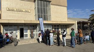 SWAKOPMUND, 26 November 2025 - Voters queued up at one of the polling stations at Swakopmund. (Photo by: Isabel) NAMPA