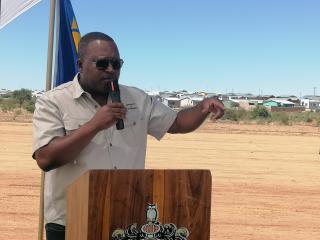 OTJIWARONGO, 02 December 2025 – The Ministry of Urban and Rural Development held a groundbreaking ceremony for the construction of a new tarred road leading to the Ombili informal settlement and other development projects in Otjiwarongo. Here Mberipura Hifitikeko, CEO of the Otjiwarongo Municipality, delivers a speech at the event. (Photo by: Mulisa Simiyasa) NAMPA