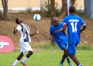 KEETMANSHOOP, 03 April 2026 - An Oshikoto player in black and white controlling the ball during the encounter with Ohangwena during their opening match of the 24th edition of the Nedbank Newspaper Cup in Keetmanshoop. The match ended 4-1 in favour of Oshikoto. (Photo by: Hesron Kapanga) NAMPA