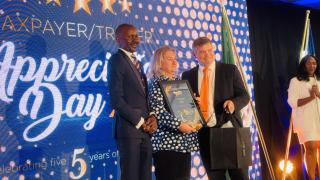 SWAKOPMUND, 07 April 2026 - Namibia Revenue Agency (NamRA) Commissioner Sem Shivute and board chairperson Pieter Kruger photographed with Swakop Uranium Deputy Chief Financial Officer Pulani Maritz at the NamRA taxpayers/traders appreciation awards night. (Photo by: Isabel Bento) NAMPA