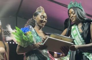 OMUTHIYA, 17 NOVEMBER 2024- Linda Jessaya (L) was the fairest of them all and was crowned as Miss Omuthiya Business Expo 2024.

(Photo: contributed)