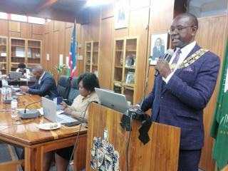OTJIWARONGO, 07 May 2026 - Otjiwarongo Mayor, Leonard Simushi tables budget for the 2026/2027 financial year of the municipality on Thursday afternoon at the council chambers. (Photo by: Mulisa Simiyasa) NAMPA 