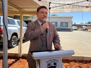 ARANOS, 10 June 2026 (NAMPA)- The Hardap governor, Riaan McNab, officially opened the Motor Vehicle Clearance and Conduct Certificate Office in Aranos.