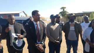 WINDHOEK, 10 July 2026 – City of Windhoek CEO Moses Matyayi (centre) and City Councillor Ivan Skrywer (left) during a visit to Mix Settlement (Photo: Andreas Thomas) NAMPA