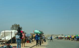 WINDHOEK, 04 September 2026 - Vendors and traffic at the incomplete Havana Four-Way in Katutura. The stalled road construction has become the centre of a dispute between vendors and contractors. (Photo by: Hesron Kapanga) NAMPA 