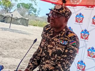 KATIMA MULILO, 05 October 2026 – The Minister of Defence and Veterans Affairs, Frans Kapofi, on Monday expressed great honour and satisfaction at the official closing ceremony of the Namibia/Zambia border clearance and de-bushing operation held here.

(Photo: Michael Mutonga Liswaniso) NAMPA
