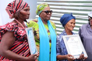 WINDHOEK, 16 October 2026 – President Netumbo Nandi-Ndaitwah pictured with the beneficiaries of the prefabricated houses that she sponsored, from left Johana Kambwela from Kilimanjaro, and Menesia Ngunovandu (right), from 8ste Laan (Photo: Andreas Thomas) NAMPA