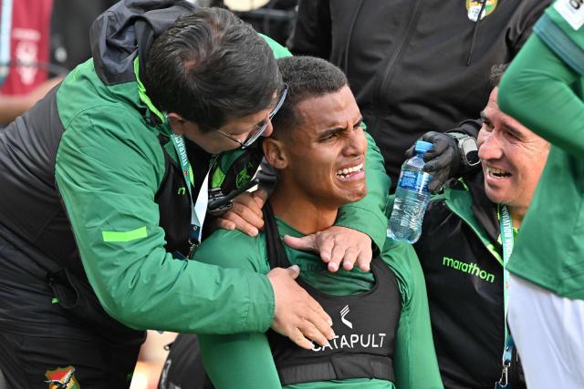 Bolivia's forward Enzo Monteiro (C) celebrates with Bolivian staff members after scoring during the 2026 FIFA World Cup South American qualifiers football match between Bolivia and Venezuela, at the Municipal stadium, in El Alto, Bolivia, on September 5, 2024. (Photo by AIZAR RALDES / AFP)