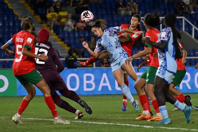 Spain's midfielder Nahia Aparicio (C) heads the ball past Morocco's midfielder Dania Boussatta during the 2024 FIFA U-20 Women's World Cup match between Morocco and Spain at the Pascual Guerrero stadium in Cali, Colombia, on September 7, 2024. (Photo by JOAQUIN SARMIENTO / AFP)