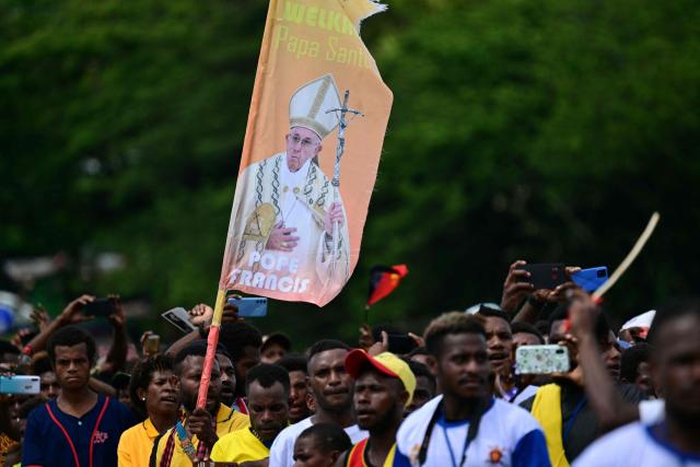 Faithful of the Diocese of Vanimo wait for the arrival of Pope Francis at the Esplanade in front of Holy Cross Cathedral in Vanimo, Papua New Guinea on September 8, 2024. (Photo by Tiziana FABI / AFP)