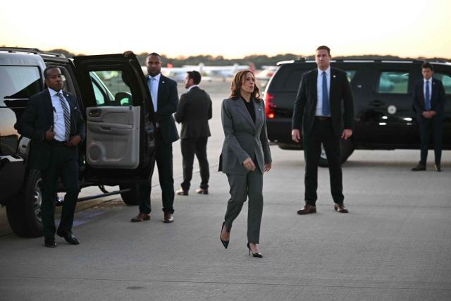 US Vice President Kamala Harris makes her way to board Air Force Two before departing Dane County Regional Airport in Madison, Wisconsin on September 20, 2024. Harris is returning to Washington, DC. (Photo by Mandel NGAN / AFP)