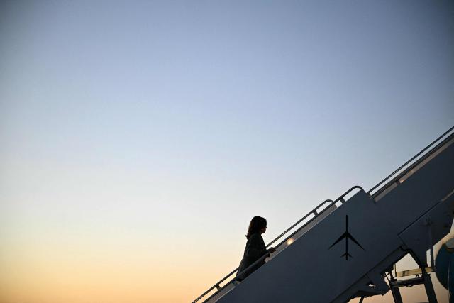 US Vice President Kamala Harris makes her way to board Air Force Two before departing Dane County Regional Airport in Madison, Wisconsin on September 20, 2024. Harris is returning to Washington, DC. (Photo by Mandel NGAN / AFP)