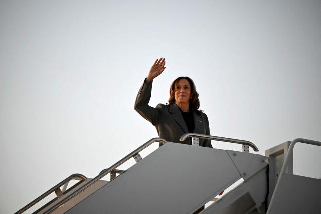 US Vice President Kamala Harris makes her way to board Air Force Two before departing Dane County Regional Airport in Madison, Wisconsin on September 20, 2024. Harris is returning to Washington, DC. (Photo by Mandel NGAN / AFP)