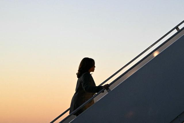 US Vice President Kamala Harris makes her way to board Air Force Two before departing Dane County Regional Airport in Madison, Wisconsin on September 20, 2024. Harris is returning to Washington, DC. (Photo by Mandel NGAN / AFP)