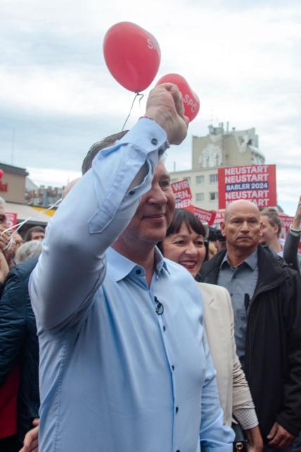 Leader of left-wing Social Democratic Party (SPOe) and top candidate Andreas Babler and wife Karin Blum (C) greet supporters during an election campaign rally in Vienna, Austria on September 28, 2024, on the eve of Austria's general election. Legislative elections will be held on September 29, 2024 to elect the 28th National Council (Nationalrat), the lower house of Austria's bicameral parliament. (Photo by Alex HALADA / AFP)