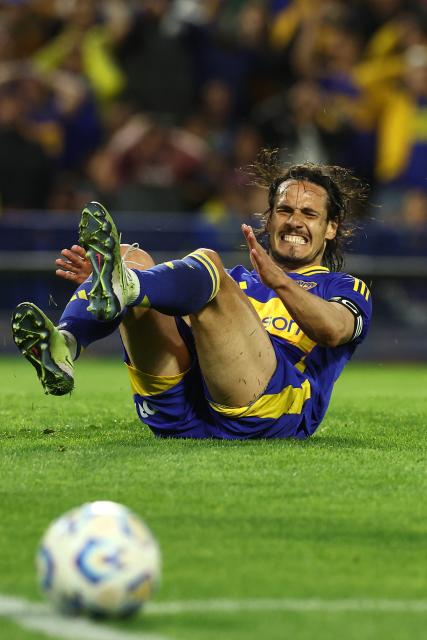 Boca Juniors' Uruguayan forward Edinson Cavani reacts after failing to score during the 2024 Argentine Professional Football League tournament match between Boca Juniors and Argentino Juniors at the Alberto Jose Armando 'La Bombonera' Stadium in Buenos Aires on October 6, 2024. (Photo by ALEJANDRO PAGNI / AFP)