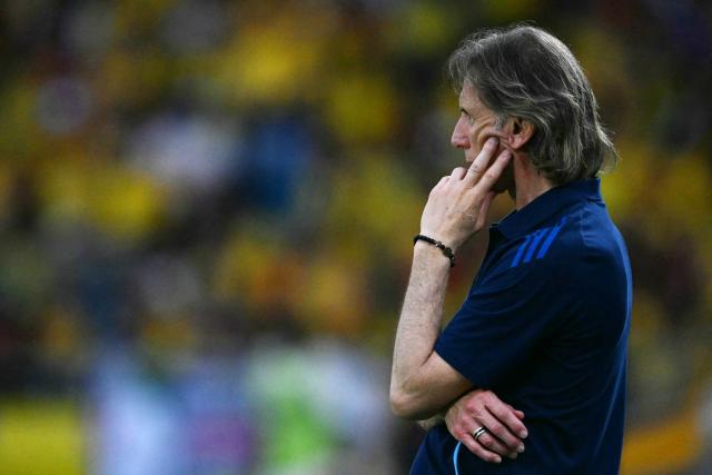 Chile's Argentine coach Ricardo Gareca gestures during the 2026 FIFA World Cup South American qualifiers football match between Colombia and Chile at the Roberto Melendez Metropolitan stadium in Barranquilla, Colombia, on October 15, 2024. (Photo by Luis ACOSTA / AFP)