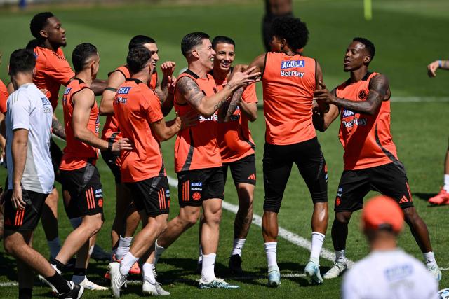 Colombia's players share a light moment during a training session in Ezeiza, Buenos Aires province, on November 14, 2024, ahead of the FIFA World Cup 2026 qualifier football match against Uruguay in Montevideo on November 15. (Photo by LUIS ROBAYO / AFP)