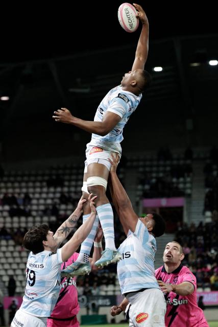 Racing92's French lock Cameron Woki (top) grabs the ball in a line-out during the French TOP 14 Rugby Union match between Stade Francais and Racing 92 at Jean Bouin stadium in Paris, on November 24, 2024. (Photo by STEPHANE DE SAKUTIN / AFP)