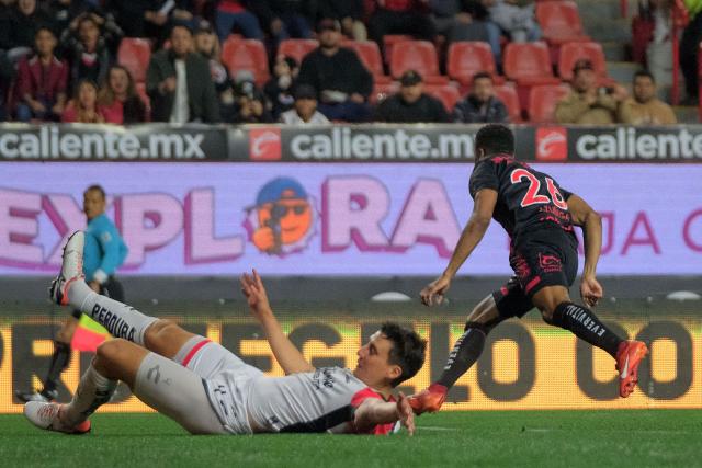 Tijuana's Colombian forward #26 Jose Raul Zuñiga (R) celebrates after scoring during the Liga MX Apertura tournament football match between Tijuana and Atlas at Caliente Stadium in Tijuana, Baja California State, Mexico, on November 24, 2024. (Photo by Guillermo Arias / AFP)