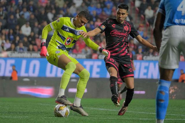 Tijuana's Argentine midfielder #33 Emanuel Reynoso and Cruz Azul's goalkeeper #26 Kevin Mier vie for the ball during the first leg of the Liga MX Apertura tournament quarterfinal football match between Tijuana and Cruz Azul at Caliente Stadium in Tijuana, Baja California State, Mexico, on November 27, 2024. (Photo by Guillermo Arias / AFP)