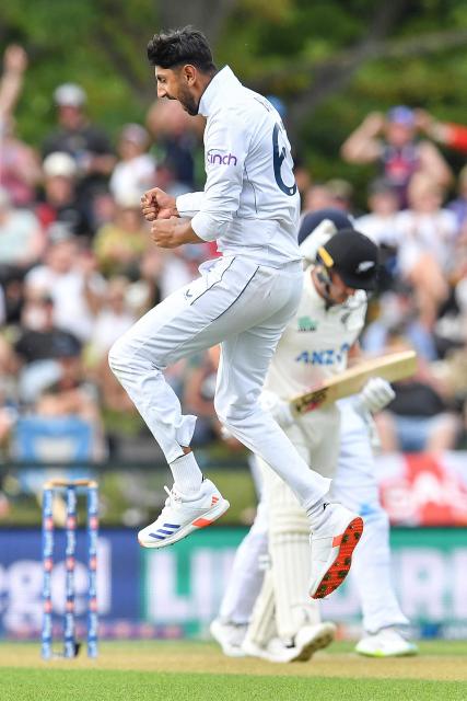 England's Shoaib Bashir celebrates the dismissal of New Zealand's Nathan Smith during the first day of the first Test cricket match between New Zealand and England at Hagley Oval in Christchurch on November 28, 2024. (Photo by Sanka Vidanagama / AFP)