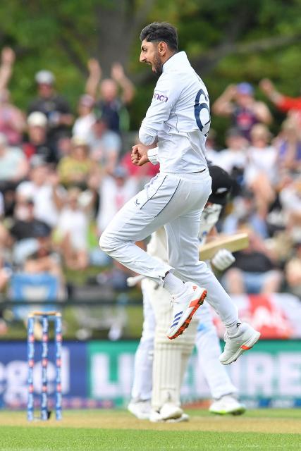 England's Shoaib Bashir celebrates the dismissal of New Zealand's Nathan Smith during the first day of the first Test cricket match between New Zealand and England at Hagley Oval in Christchurch on November 28, 2024. (Photo by Sanka Vidanagama / AFP)