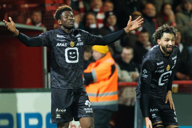 Mechelen's Ivorian midfielder #32 Aziz Ouattara(L) and Mechelen's Algerian defender #06 Ahmed Touba react during the Belgian Pro League football match between KV Kortrijk and KV Mechelen, at the Guldensporen Stadion in Kortrijk on November 29, 2024. (Photo by KURT DESPLENTER / Belga / AFP) / Belgium OUT