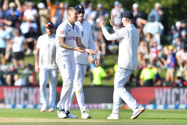 England's Brydon Carse (C) ceLebrates with his teammates after dismissing New Zealand's Glenn Phillips during the third day of the first Test cricket match between New Zealand and England at Hagley Oval in Christchurch on November 30, 2024. (Photo by Sanka Vidanagama / AFP)