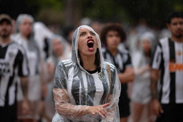 Fans of Atletico Mineiro react during the Copa Libertadores final match between Atletico Mineiro and Botafogo held in Buenos Aires, in Belo Horizonte, Brazil on November 30, 2024. (Photo by Douglas MAGNO / AFP)