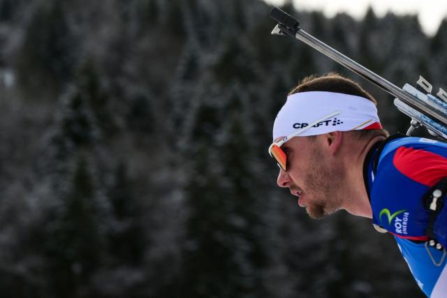 France's Emilien Jacquelin competes in the men's 12.5km pursuit event of the IBU Biathlon World Cup in Le Grand Bornand near Annecy, southeastern France, on December 21, 2024. (Photo by Olivier CHASSIGNOLE / AFP)