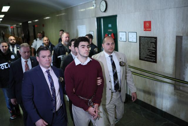 Luigi Nicholas Mangione (C) arrives at Manhattan Criminal Court in New York on December 23, 2024. Mangione, 26, is accused of shooting UnitedHealthcare chief executive Brian Thompson on a Manhattan street on December 4. (Photo by CHARLY TRIBALLEAU / AFP)