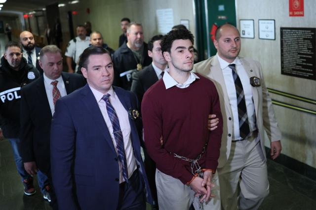 Luigi Nicholas Mangione (C) arrives at Manhattan Criminal Court in New York on December 23, 2024. Mangione, 26, is accused of shooting UnitedHealthcare chief executive Brian Thompson on a Manhattan street on December 4. (Photo by CHARLY TRIBALLEAU / AFP)