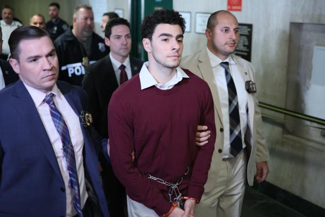 Luigi Nicholas Mangione (C) arrives at Manhattan Criminal Court in New York on December 23, 2024. Mangione, 26, is accused of shooting UnitedHealthcare chief executive Brian Thompson on a Manhattan street on December 4. (Photo by CHARLY TRIBALLEAU / AFP)