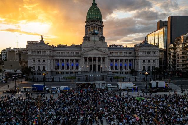 TOPSHOT - Aerial view showing volunteers and homeless people taking part in a Christmas solidarity dinner called 'No Families Without Christmas' in front of the National Congress in Buenos Aires on December 24, 2024. A Christmas solidarity dinner for the homeless gathered in Buenos Aires some three thousand people in front of the National Congress when poverty reaches more than half of the Argentine population after the first year of Javier Milei's ultra-liberal government. (Photo by TOMAS CUESTA / AFP)