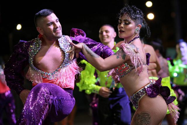 Members of a salsa school perform during a parade in the framework of the Fair of Cali at the Salsodromo in Cali, Colombia, on December 25, 2024. (Photo by Lusef ROJAS / AFP)