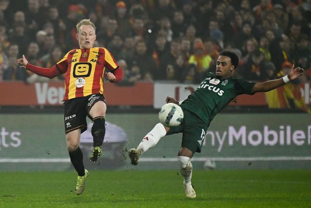 Mechelen's German forward #77 Patrick Pflucke (L) fights for the ball with Standard's Belgian defender #17 Ilay Camara  during a Belgian Pro League football match between KV Mechelen and Standard de Liege, at the AFAS stadium in Mechelen on December 26, 2024. (Photo by Johan Eyckens / Belga / AFP) / Belgium OUT