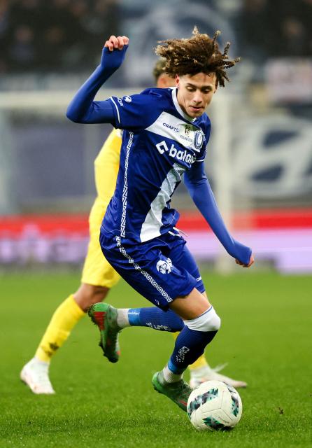 Gent's Swiss forward Franck Surdez fights for the ball during the Belgian "Pro League" First Division football match between KAA Gent and Royale Union SG at the Artevelde Stadium in Gent on December 26, 2024. (Photo by VIRGINIE LEFOUR / BELGA / AFP) / Belgium OUT