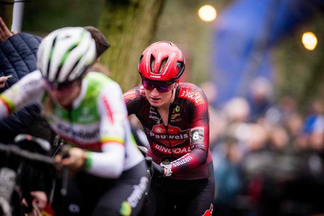 Dutch Leonie Bentveld competes in the Women's elite race of the World Cup cyclocross cycling event, stage 7 (out of 12) of the UCI World Cup competition, in Gavere on December 26, 2024. (Photo by JASPER JACOBS / Belga / AFP) / Belgium OUT